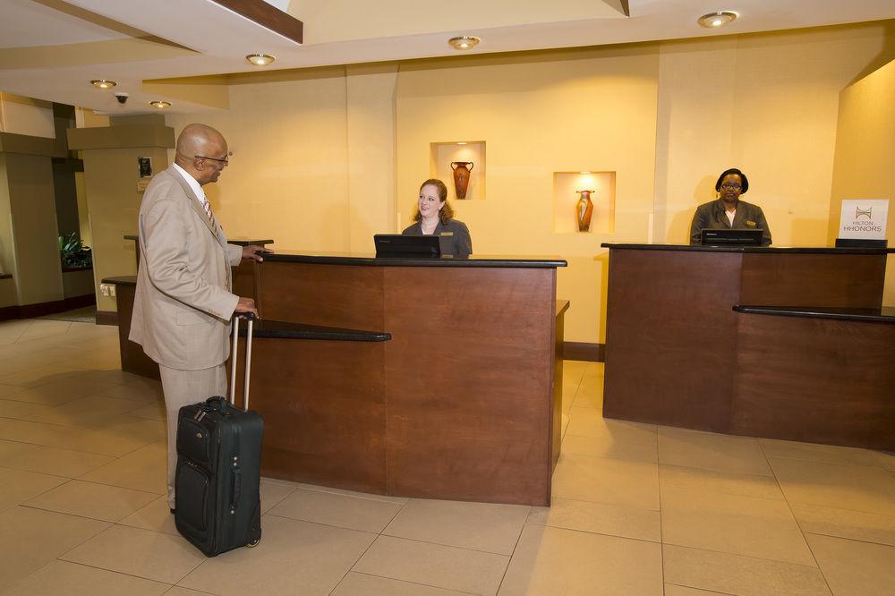 Embassy Suites Dallas - Park Central Area Dalaman gambar