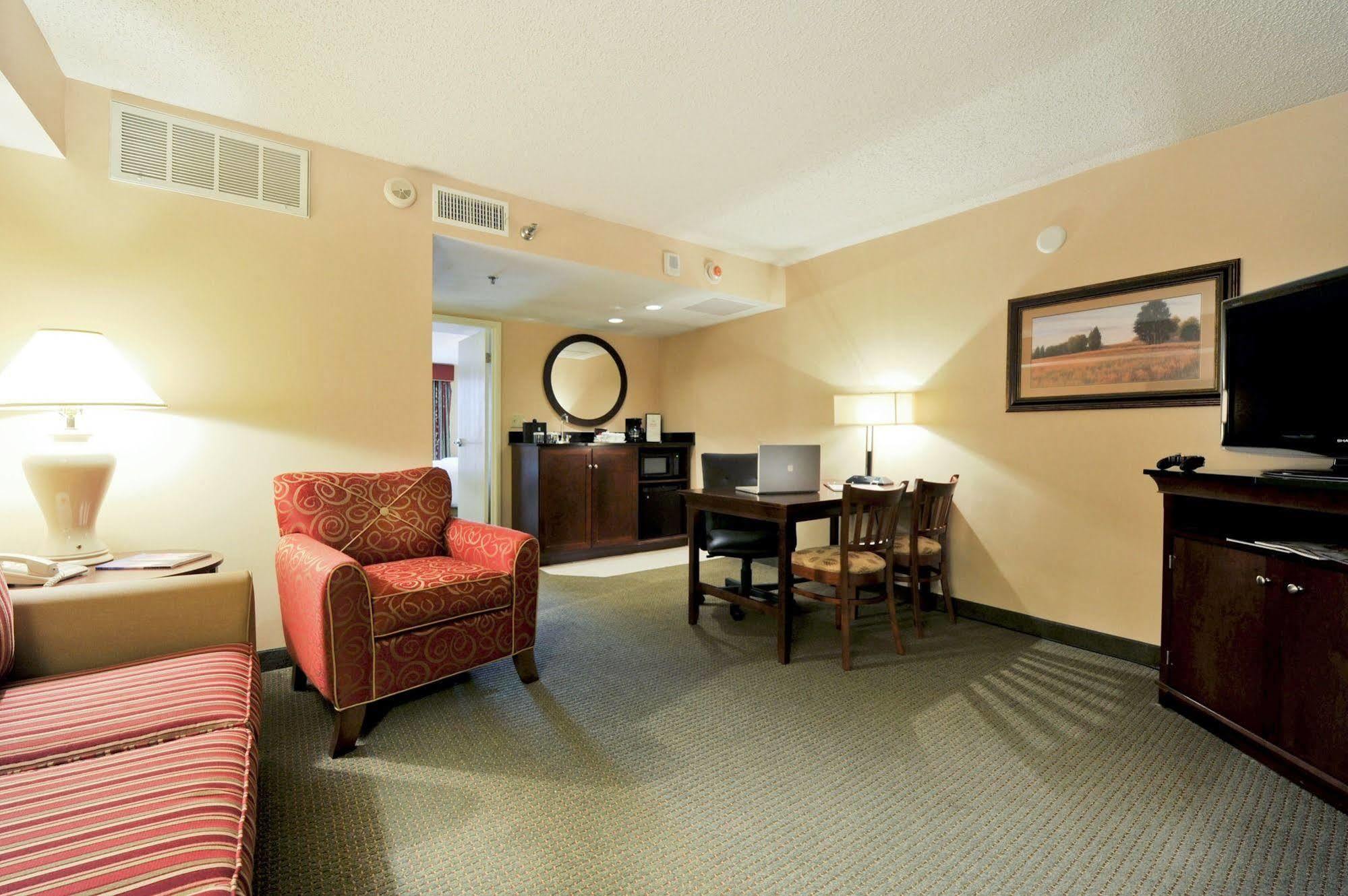 Embassy Suites Dallas - Park Central Area Bilik gambar